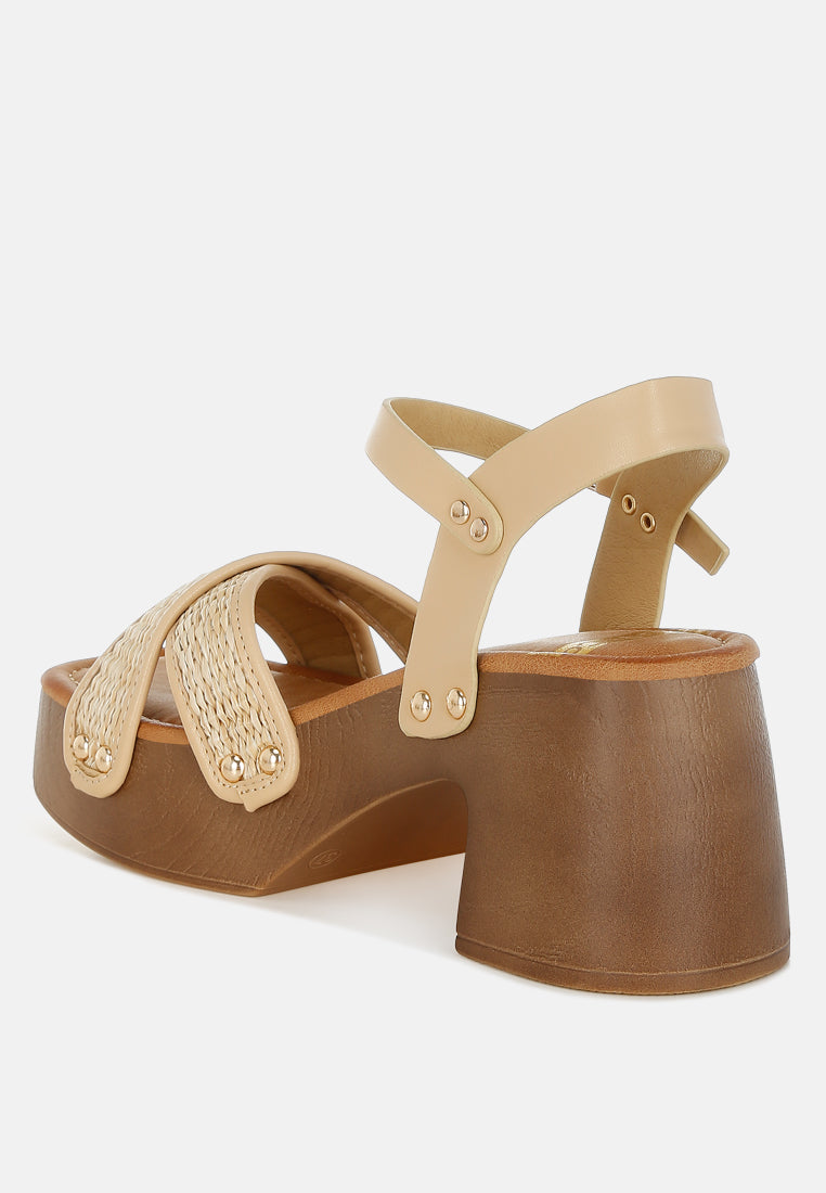 qasa studded raffia clog sandals#color_natural