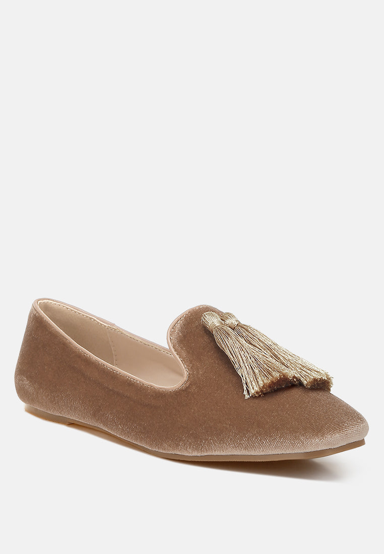 tromso iconic tassel detail velvet loafers#color_beige