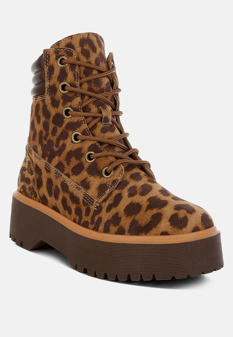 ujola high ankle leopard print suede boots#color_leopard