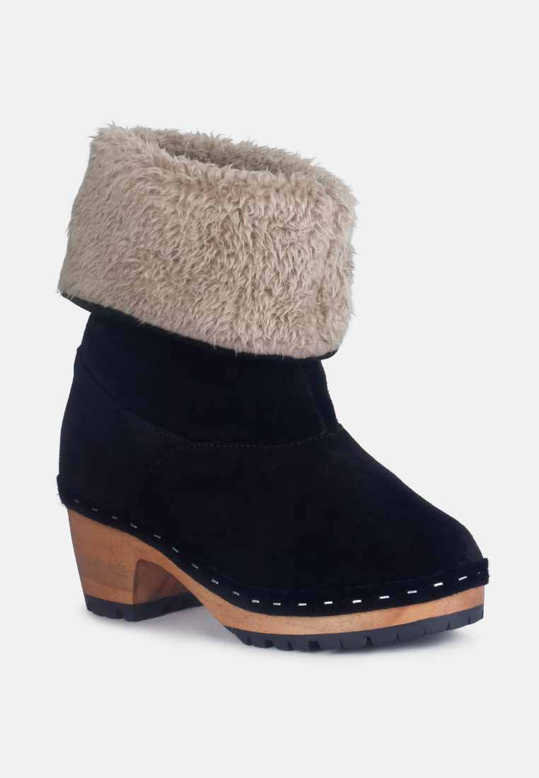 JUGLANS Fur Collared Ankle Clog Boots in Black#color_black