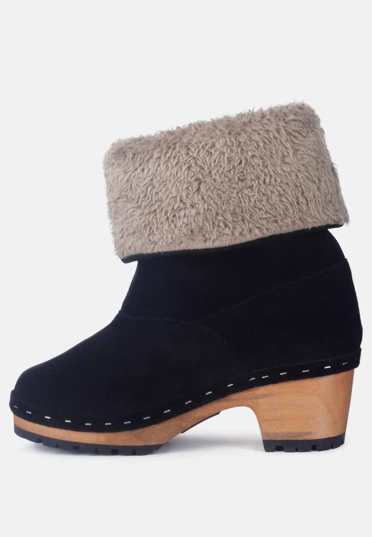 JUGLANS Fur Collared Ankle Clog Boots in Black#color_black