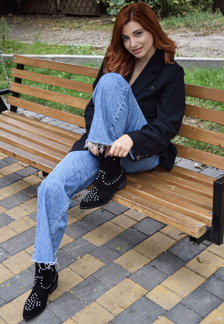 hira studs embellished cowboy boots#color_black