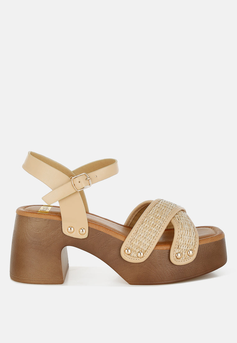 qasa studded raffia clog sandals#color_natural