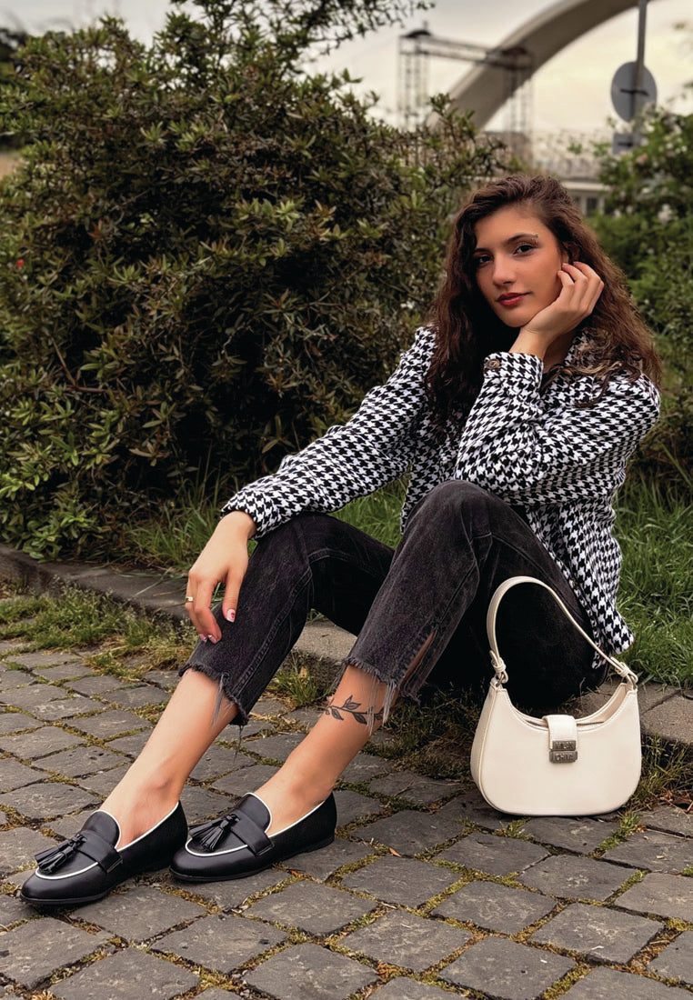 mythos dual tone tassel loafers#color_black