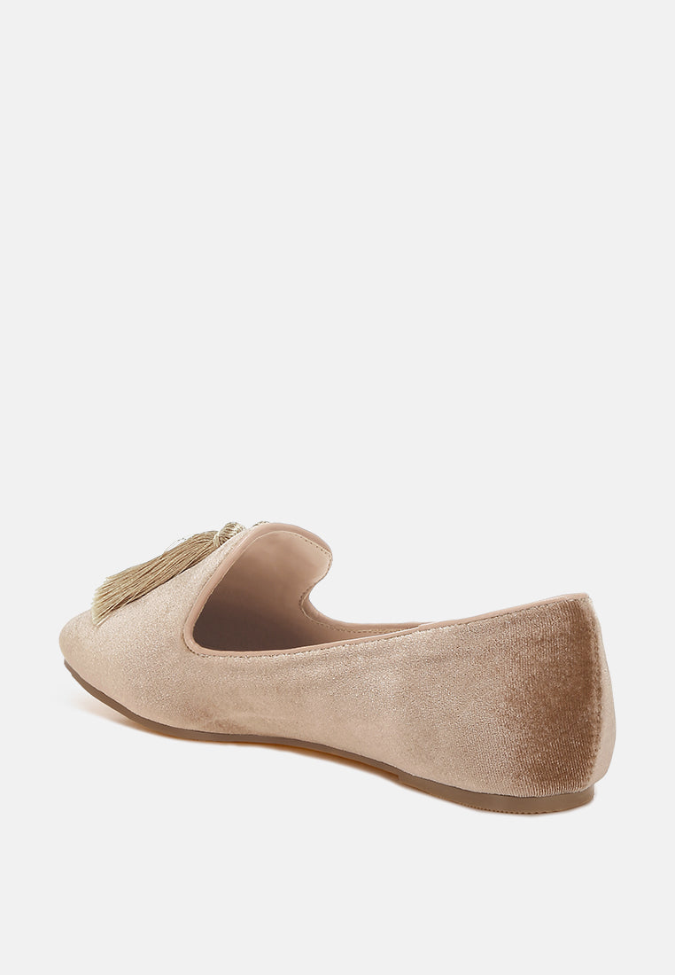 tromso iconic tassel detail velvet loafers#color_beige