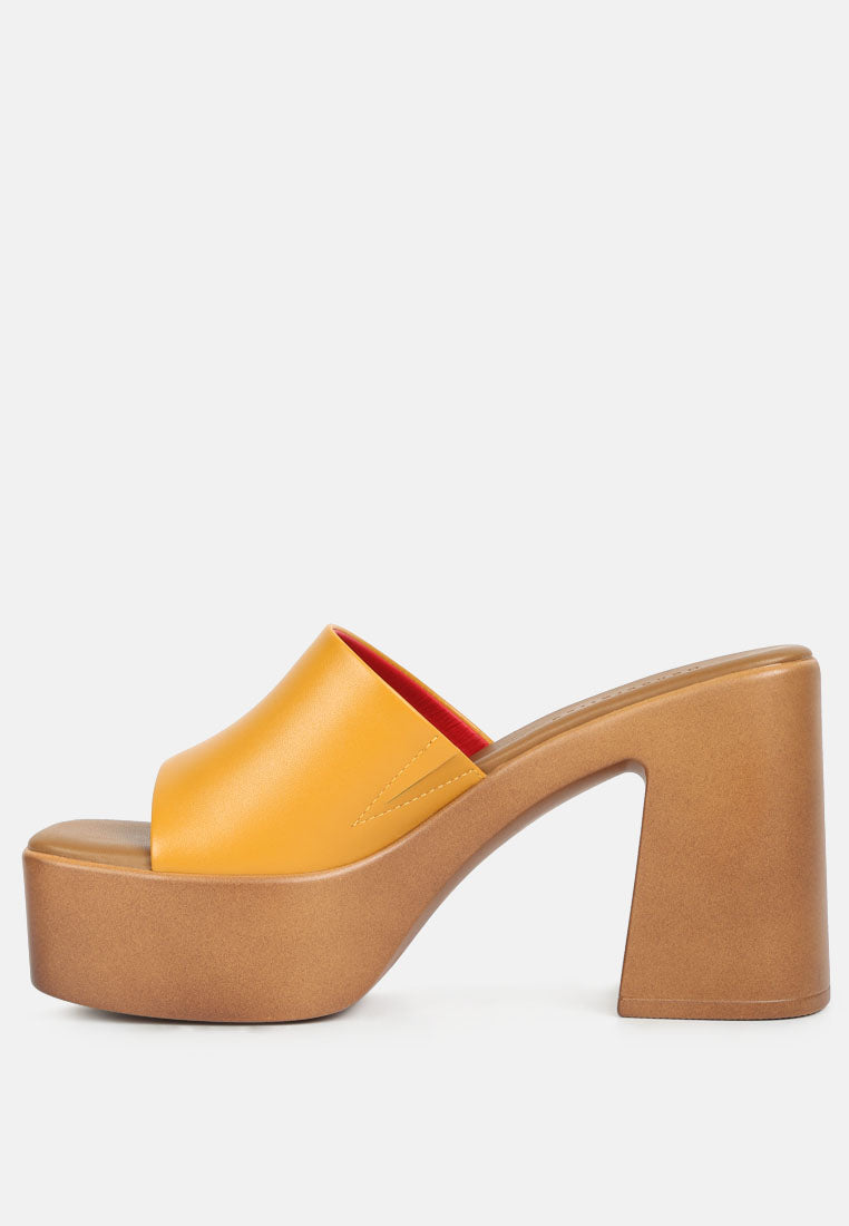 SCANDAL Slip on Block Heel Sandals in Tan#color_Tan