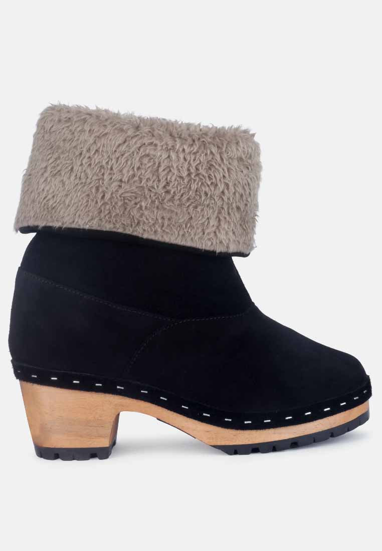 JUGLANS Fur Collared Ankle Clog Boots in Black#color_black