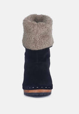 JUGLANS Fur Collared Ankle Clog Boots in Black#color_black